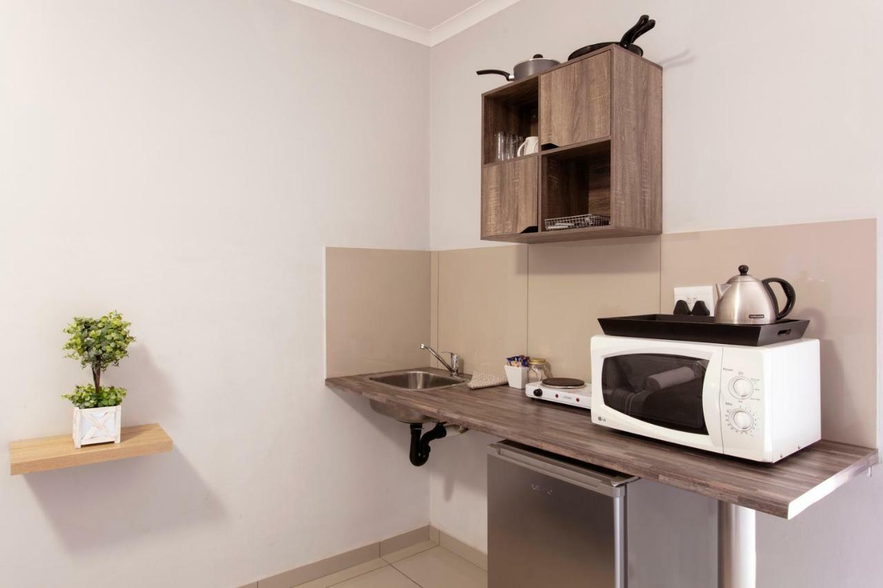 Casa de 200 m² con 1 habitación/es y 2 baño/s de uso privado, en Garsfontein Pretoria-Noord Exterior foto